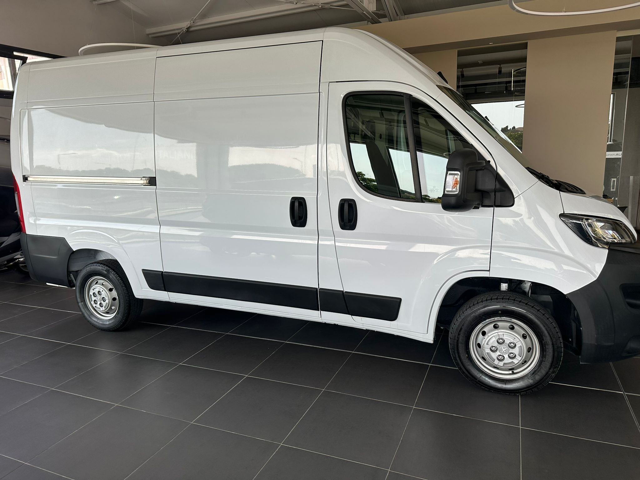 PEUGEOT BOXER 335 L2H2 BHDI 140CV