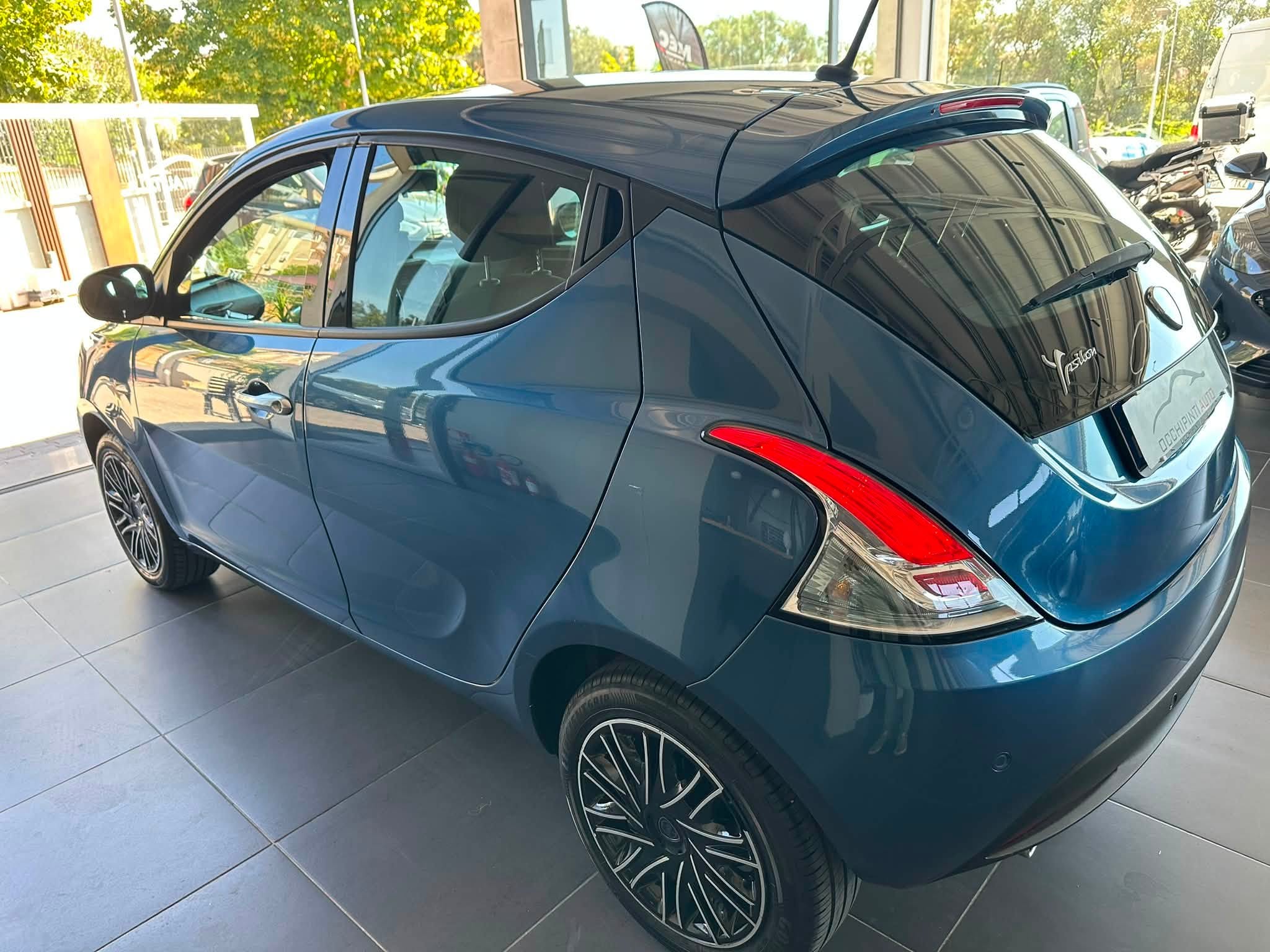 LANCIA YPSILON GOLD 1.0 firefly Hybrid S&S 70 cv